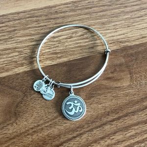 ALEX AND ANI om bracelet